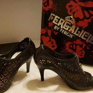 3" zipper front open toe shoe